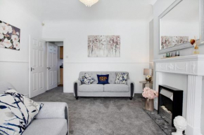 Stylish 3-Bedroom Oasis in Darlington, Sleeps 5